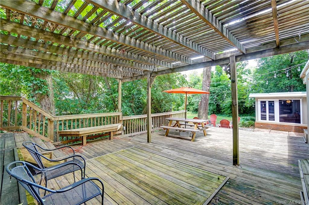 5314 Valley Forge Road Charlotte, NC 28210 - Photo 47 of 48 a view of a chairs and tables in the patio
