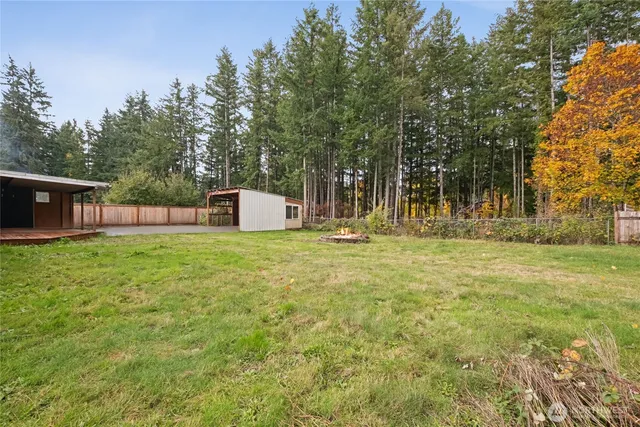 a view of a house with a backyard