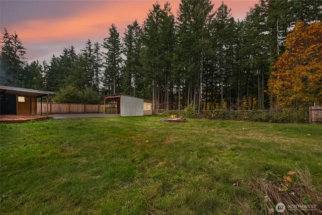 a view of a house with a backyard