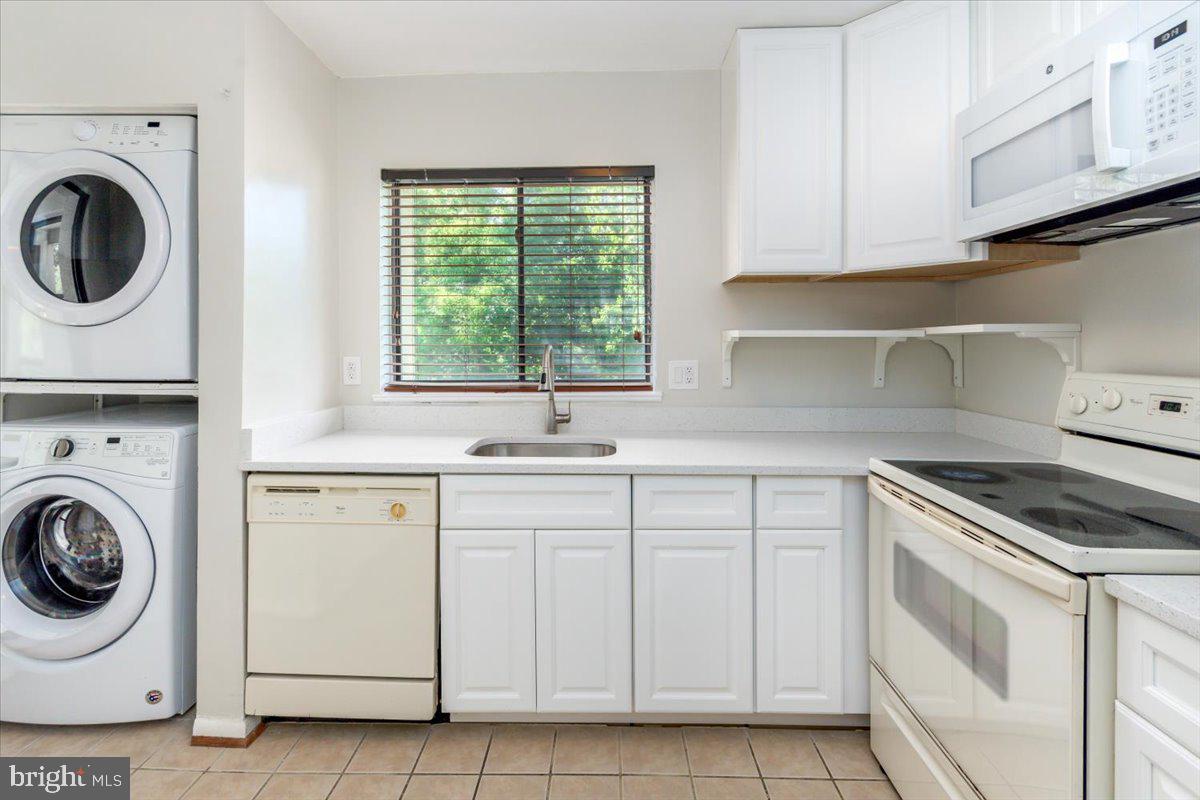 15710 Dorset Road, Unit 302 Laurel, MD 20707 - Photo 12 of 29 Kitchen