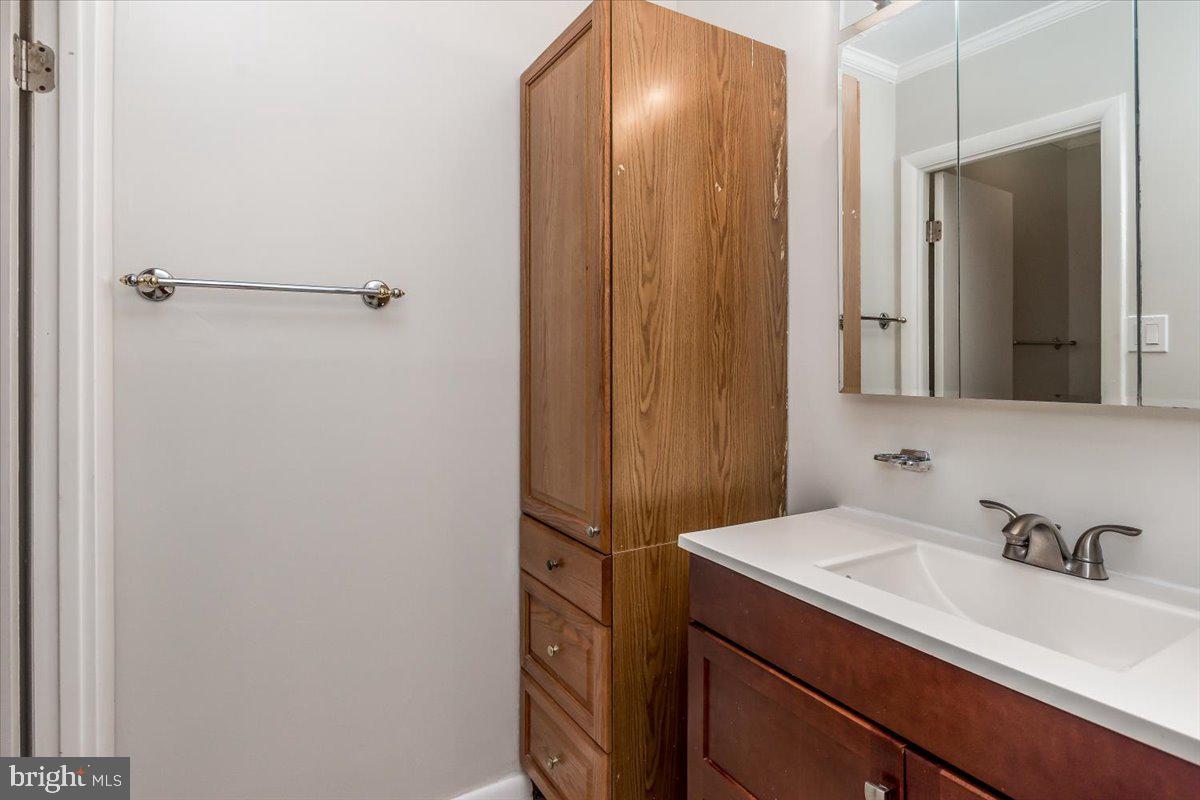 15710 Dorset Road, Unit 302 Laurel, MD 20707 - Photo 21 of 29 Primary Bathroom