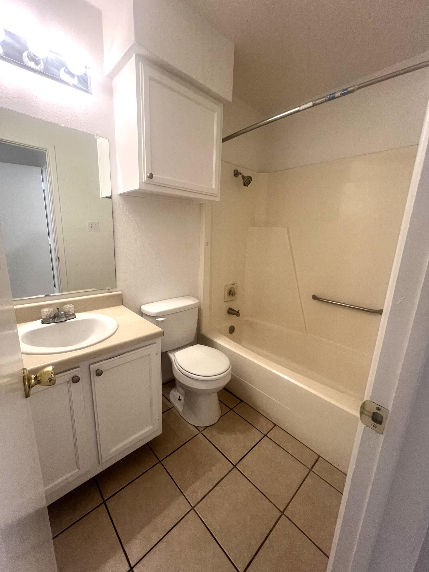 802 Matthew Avenue Sundown, TX 79372 - Photo 17 of 22 a bathroom with a sink a toilet and a bathtub