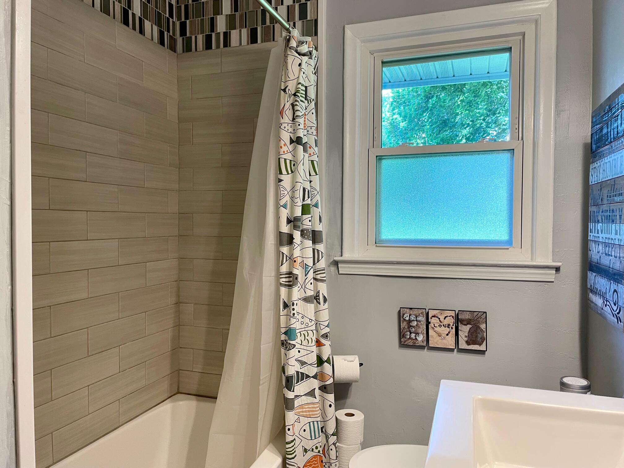 2753 Vrooman Road Jackson, MI 49203 - Photo 23 of 46 2753 Vrooman bath 2