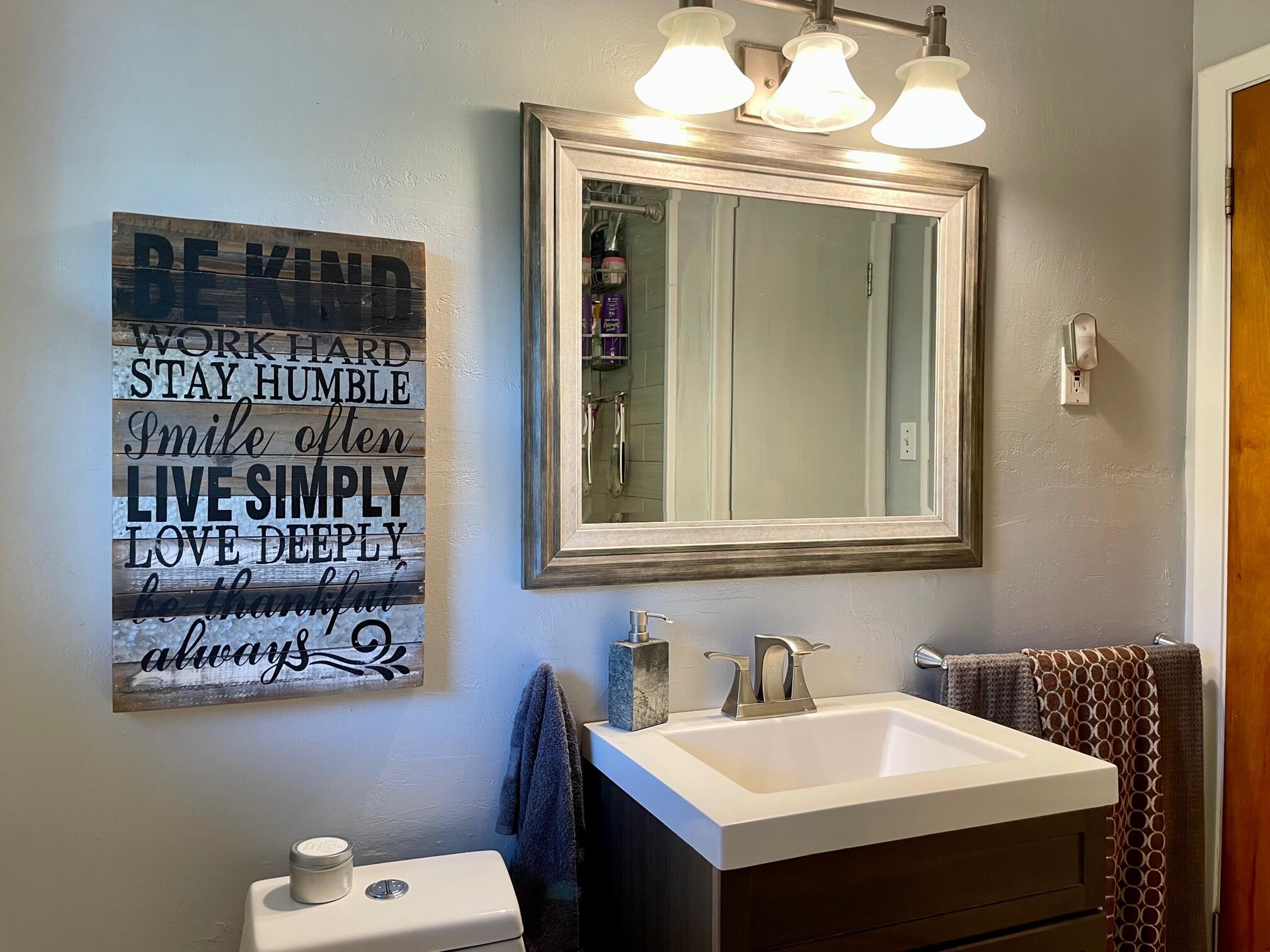 2753 Vrooman Road Jackson, MI 49203 - Photo 25 of 46 2753 Vrooman bath 3