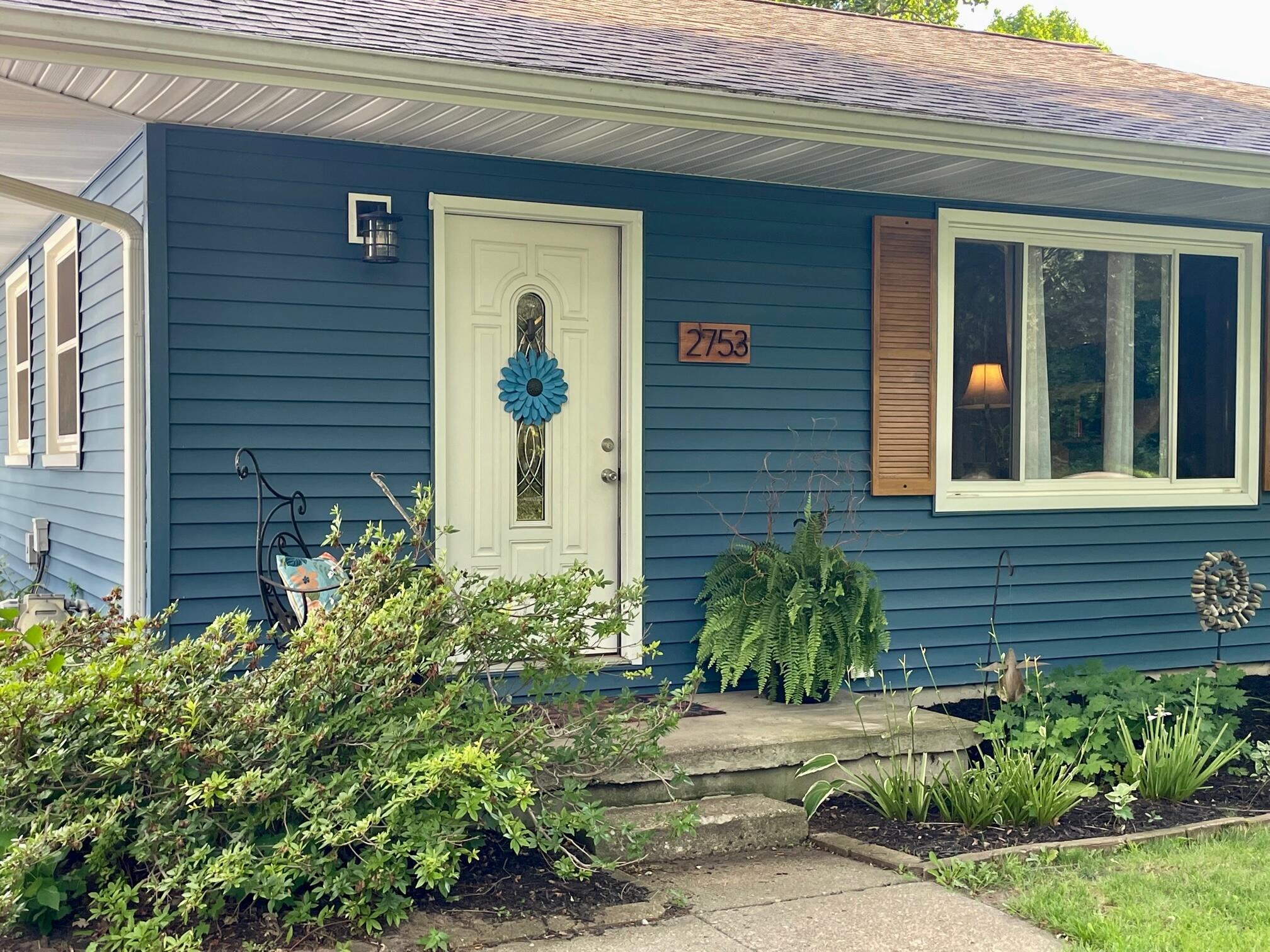 2753 Vrooman Road Jackson, MI 49203 - Photo 3 of 46 2753 Vrooman front door