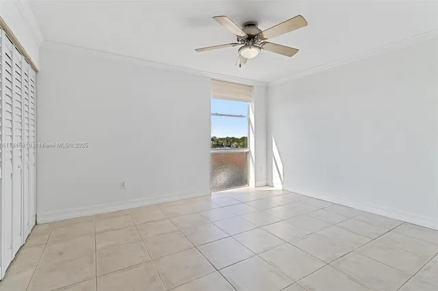 a view of empty room with ceiling fan