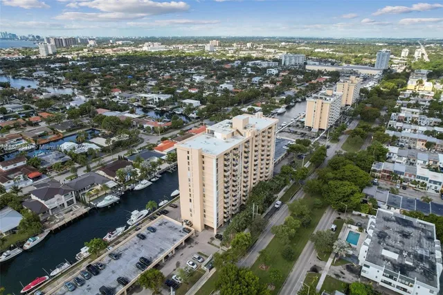 $329,900 | 2350 Northeast 135th Street, Unit 504, North Miami, FL 33181