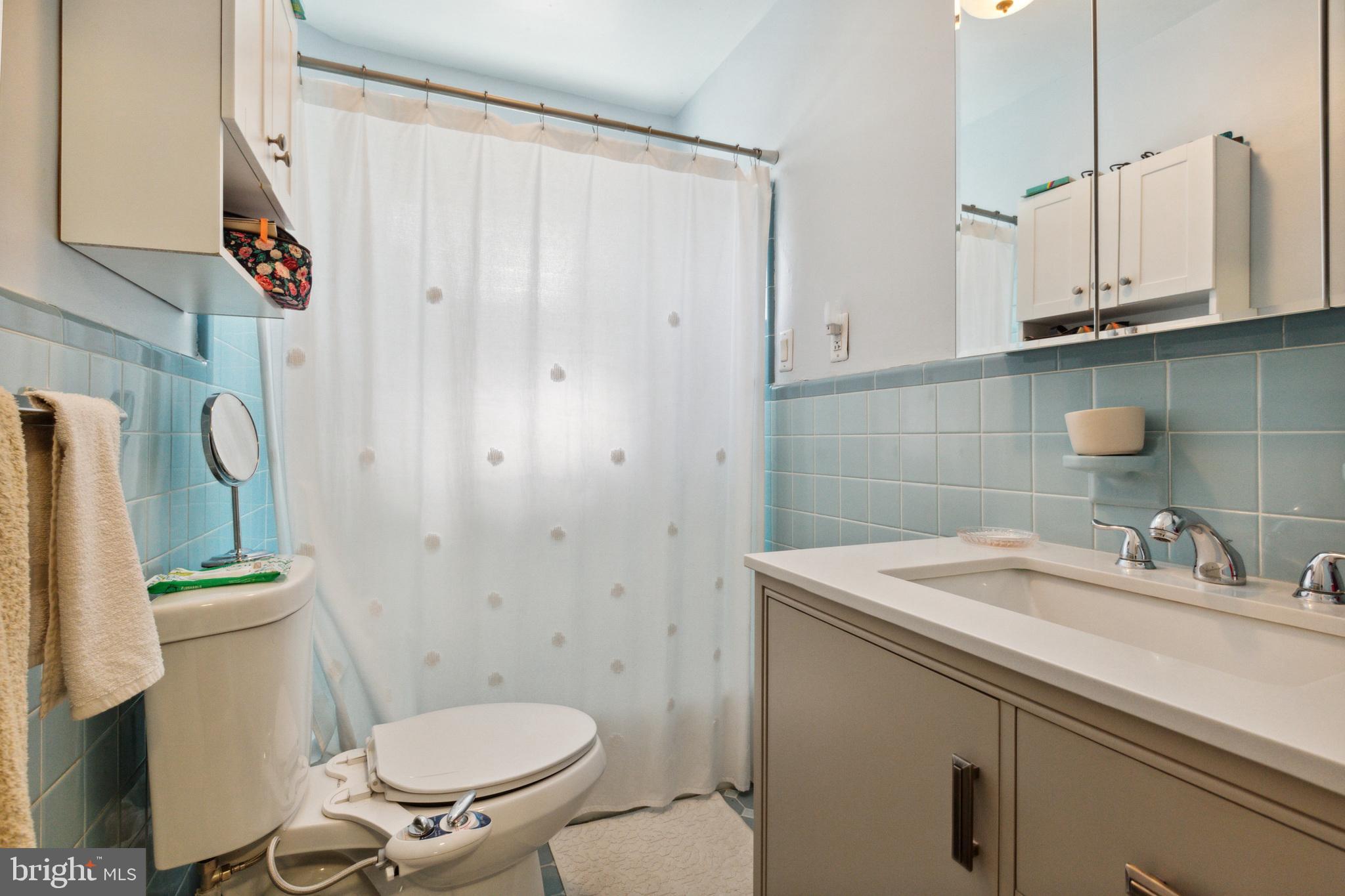 170 Idris Road Merion Station, PA 19066 - Photo 24 of 35 Full Bath w/Cabinet Style Vanity& Tub/Shower Combo