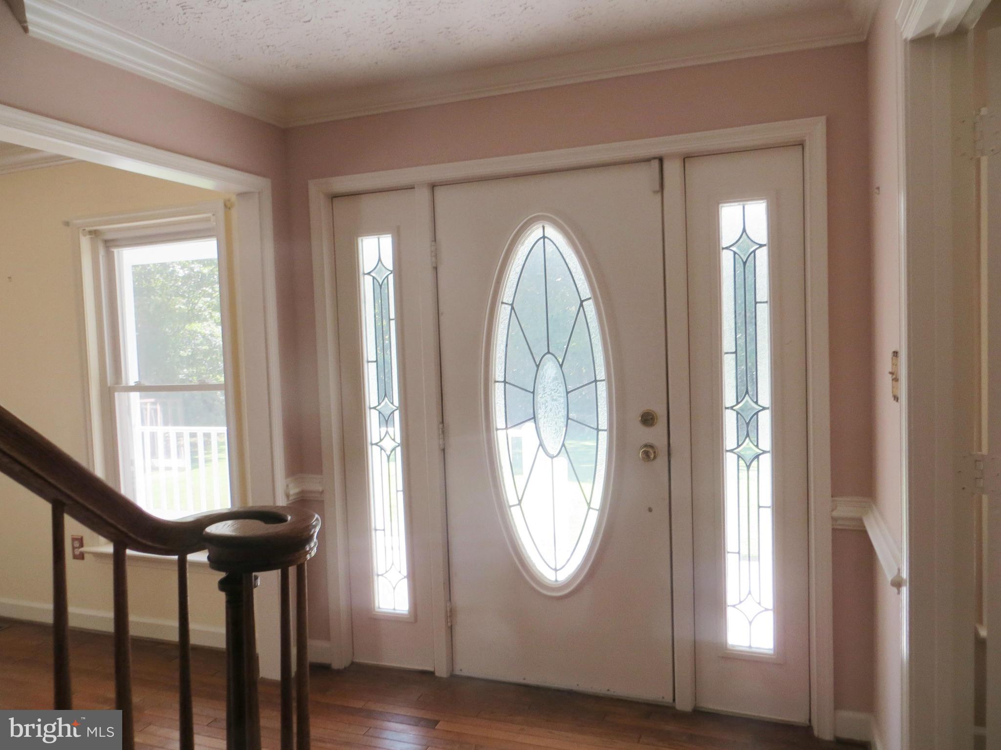 10709 Harley Road Lorton, VA 22079 - Photo 3 of 23 Entry/Foyer
