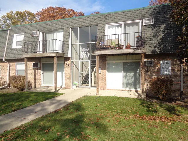 $1,700 | 8550 West 103rd Terrace, Unit 107, Palos Hills, IL 60465