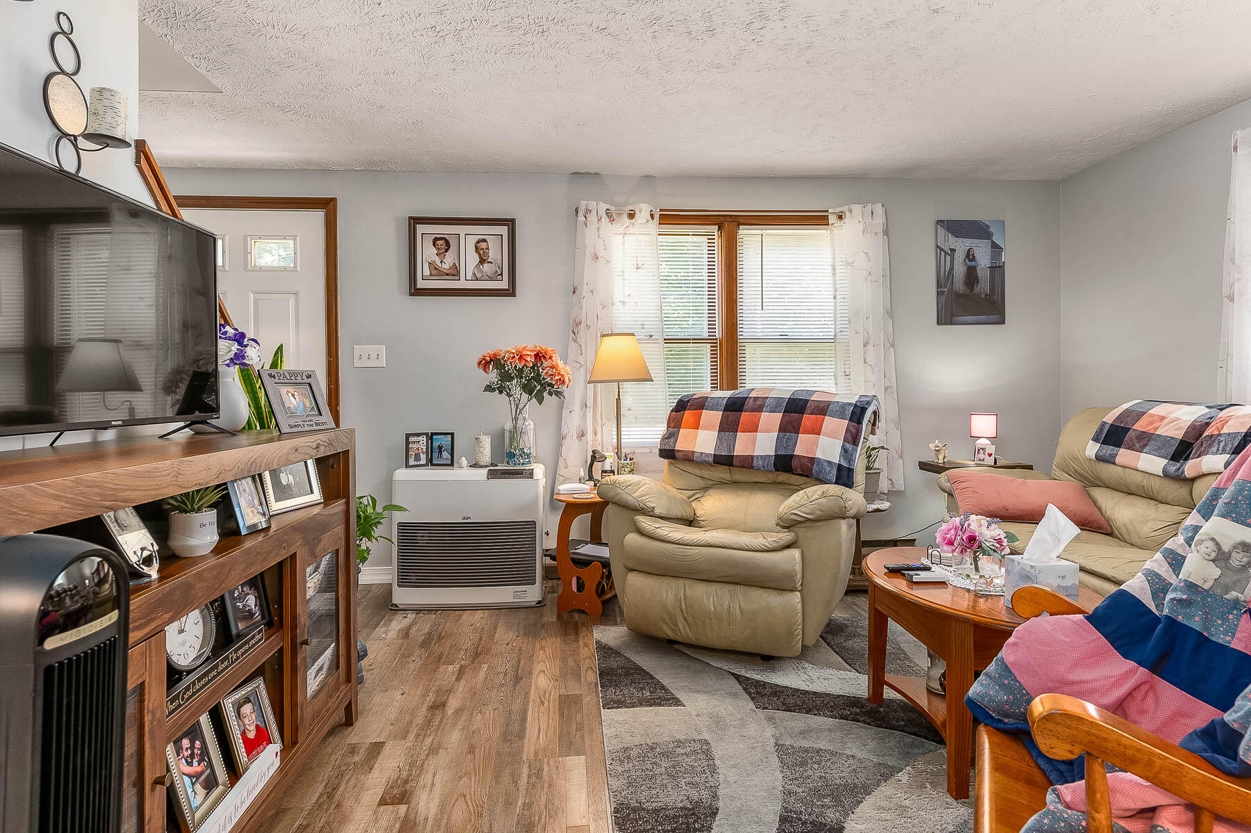 186 Twombley Road Sanford, ME 04073 - Photo 11 of 40 Unit A Living Room