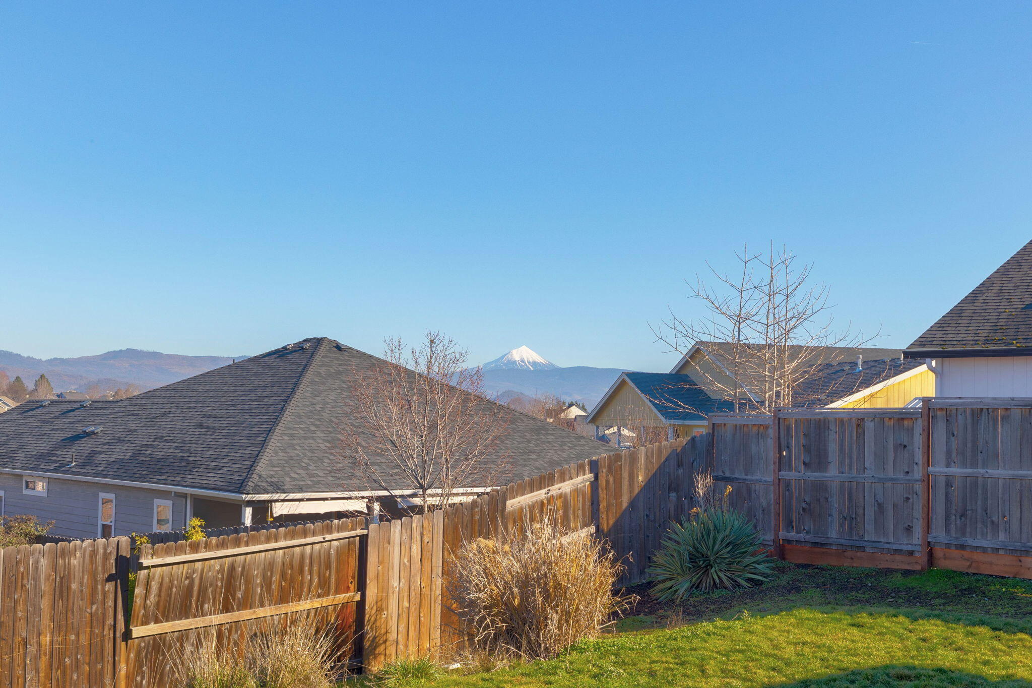 110 Linton Way Eagle Point, OR 97524 - Photo 36 of 41 a view of small pool