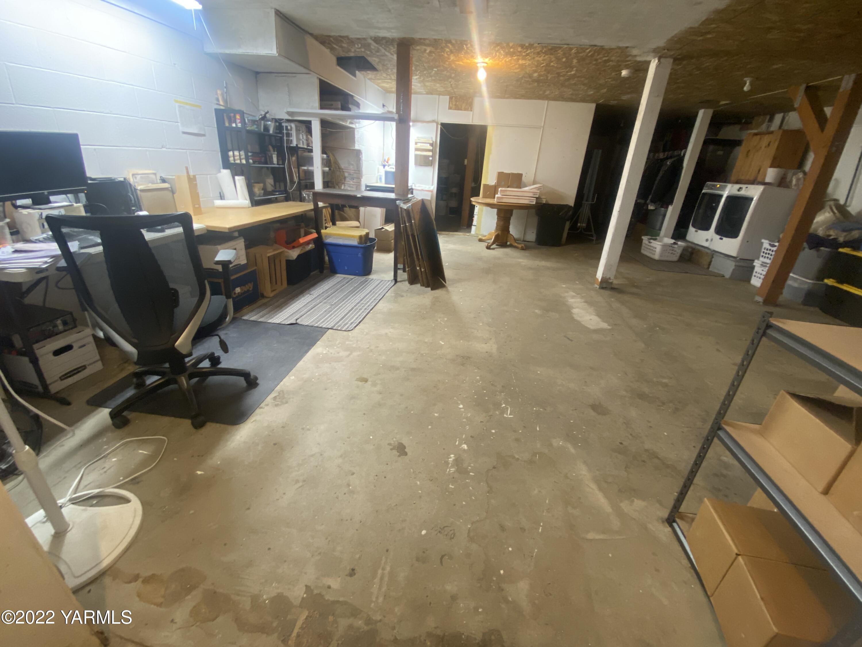 91 Arrowsmith Road Sunnyside, WA 98944 - Photo 16 of 19 a view of a room with gym equipment