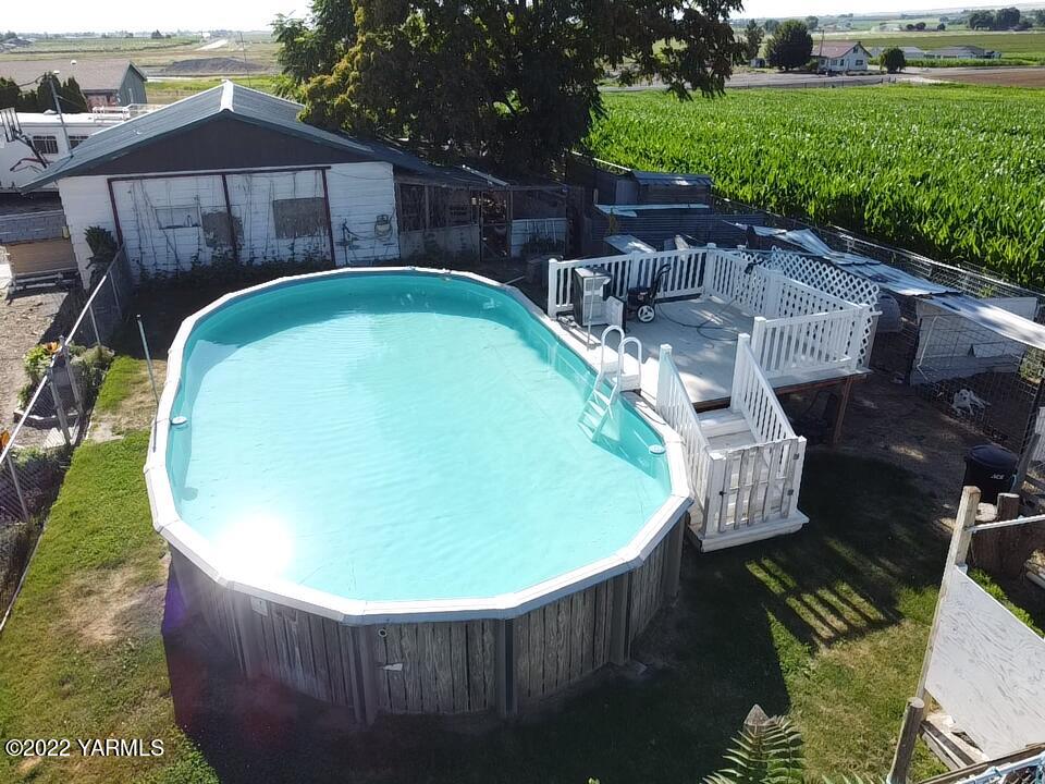 91 Arrowsmith Road Sunnyside, WA 98944 - Photo 19 of 19 a view of a swimming pool with a patio