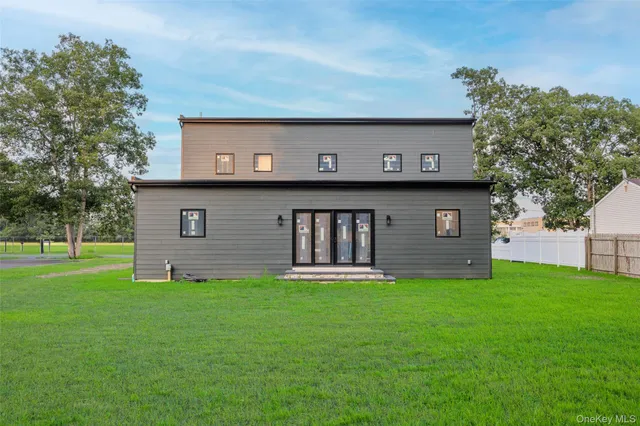 a view of a house with a back yard