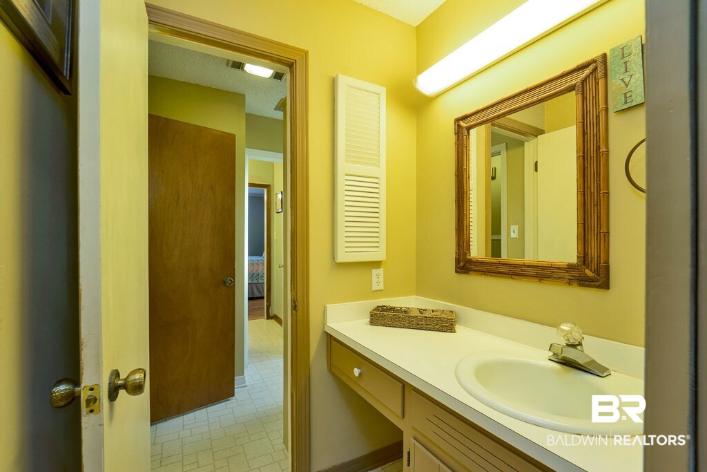 15710 Old Pierce Road Fairhope, AL 36532 - Photo 10 of 38 Bathroom 2