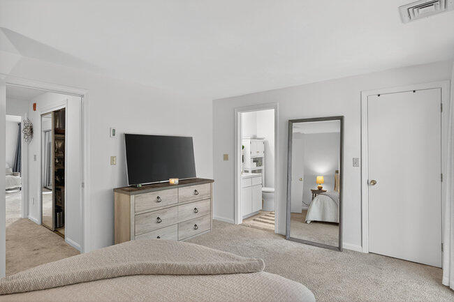 195 Falmouth Road, Unit 10E Mashpee, MA 02649 - Photo 24 of 33 a living room with furniture and a flat screen tv