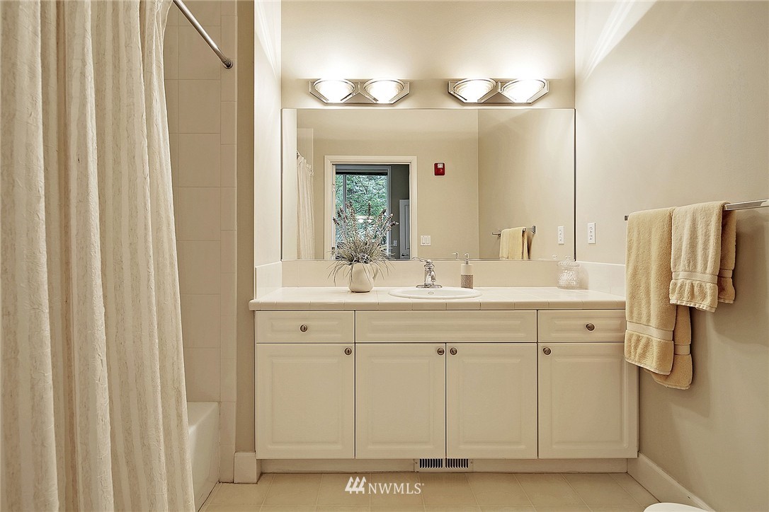 13805 Southeast Allen Road Bellevue, WA 98006 - Photo 13 of 25