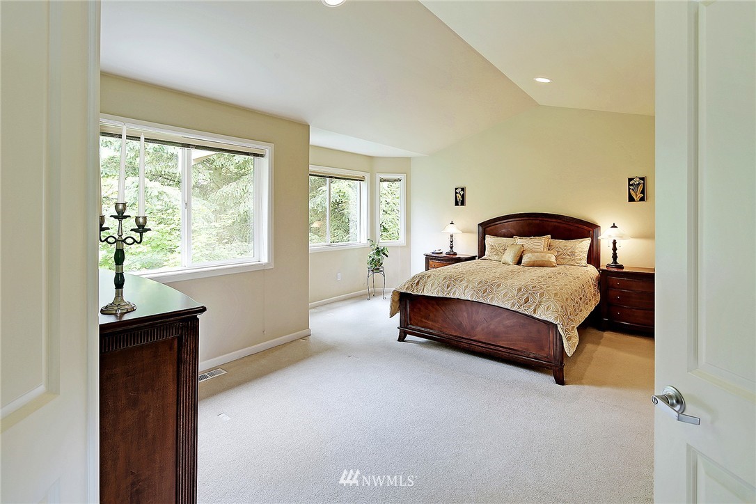 13805 Southeast Allen Road Bellevue, WA 98006 - Photo 14 of 25
