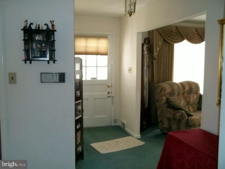 506 Beatty Road Springfield, PA 19064 - Photo 8 of 16 Foyer