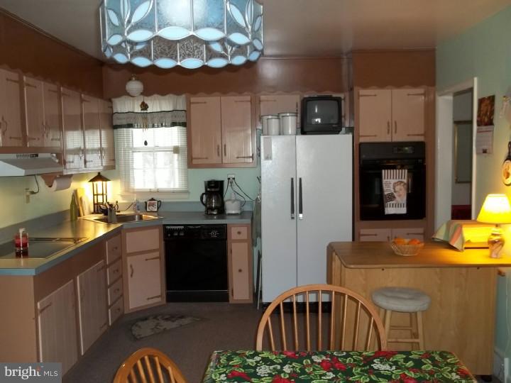 506 Beatty Road Springfield, PA 19064 - Photo 10 of 16 Kitchen