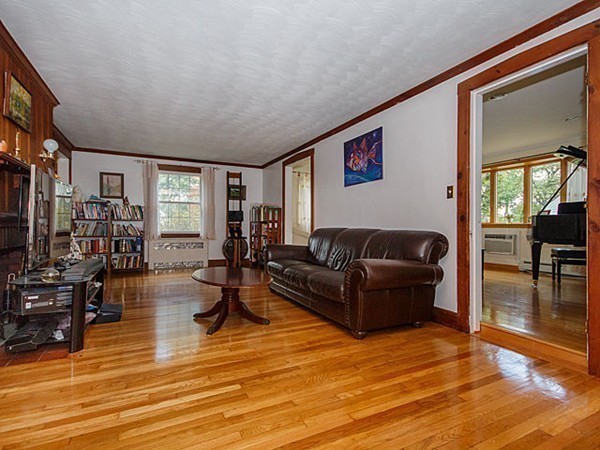 17 Hemlock Road Newton, MA 02464 - Photo 4 of 12