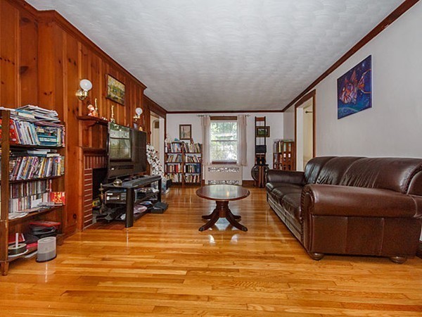 17 Hemlock Road Newton, MA 02464 - Photo 5 of 12