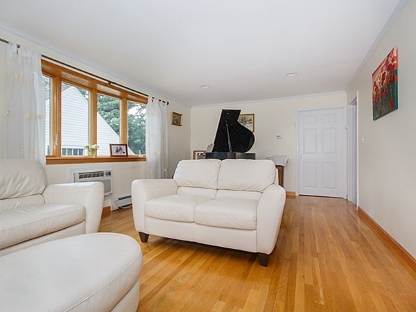 17 Hemlock Road Newton, MA 02464 - Photo 6 of 12