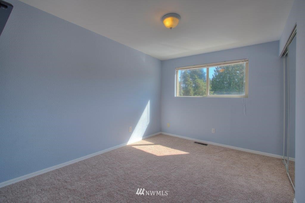 3926 Southeast 11th Street Renton, WA 98058 - Photo 11 of 21 Gallery Image 11