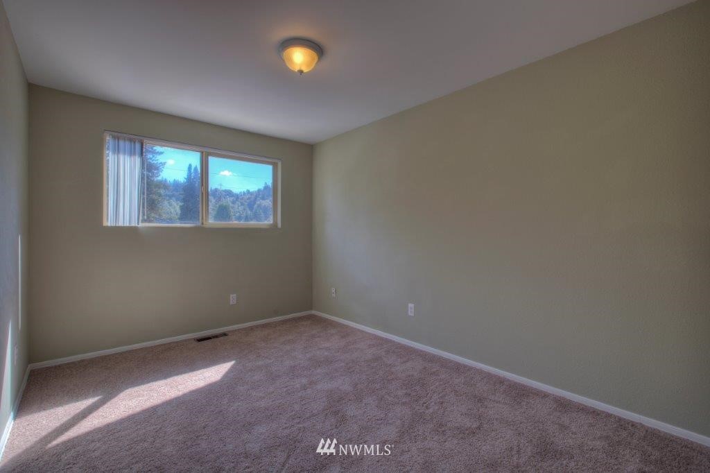 3926 Southeast 11th Street Renton, WA 98058 - Photo 14 of 21 Gallery Image 14