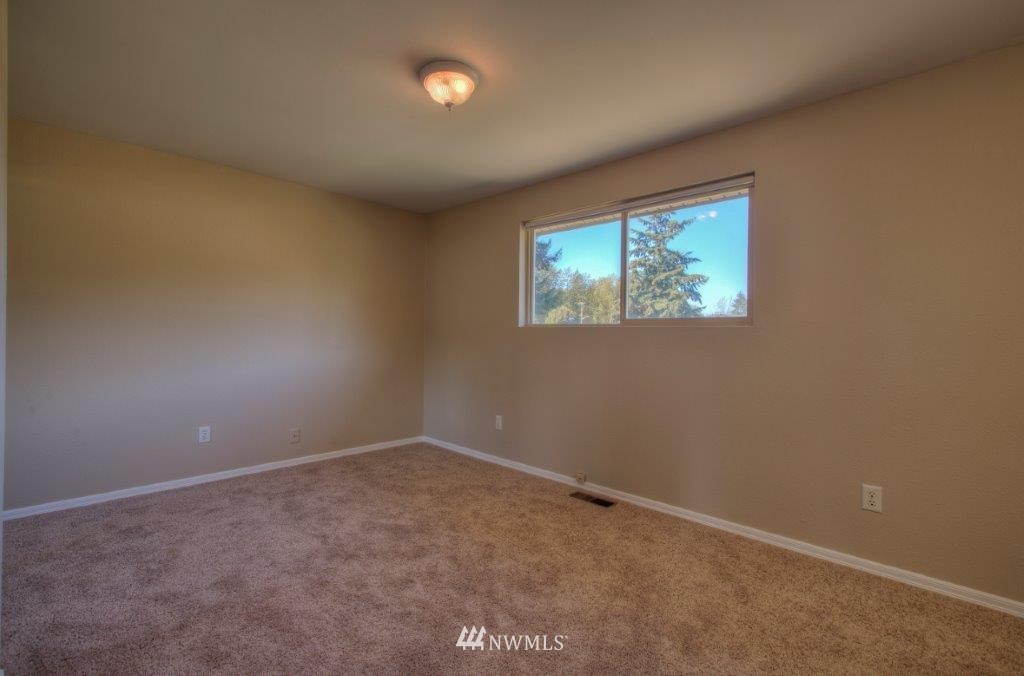 3926 Southeast 11th Street Renton, WA 98058 - Photo 9 of 21 Gallery Image 9