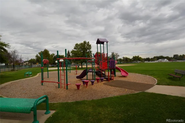 a park view with a garden and entertaining space