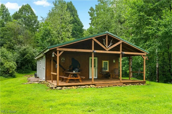 $569,900 | 17881 Horseshoe Bend Road East, Newcomerstown, OH 43832