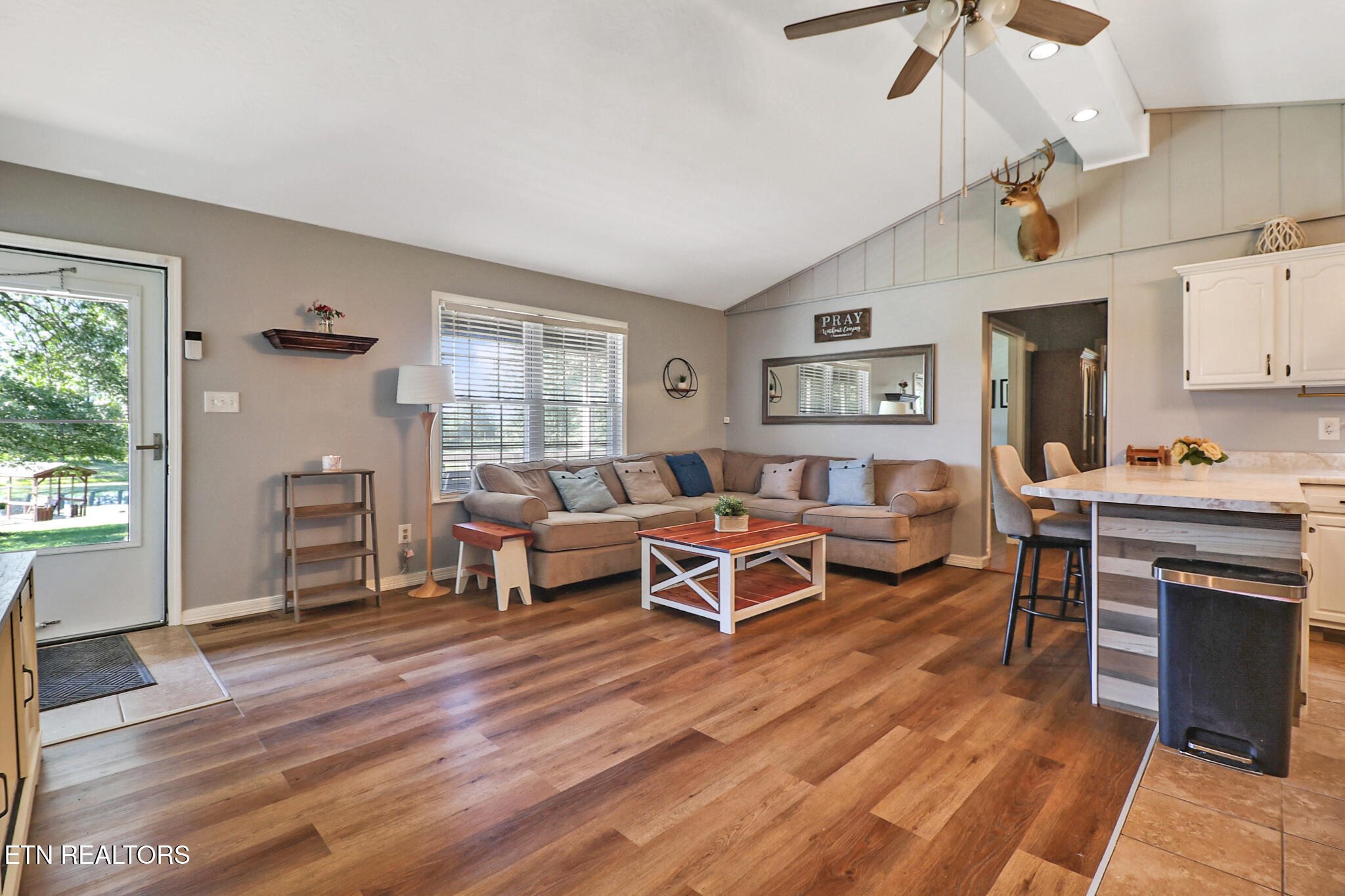 122 Frankfort Road Lancing, TN 37770 - Photo 6 of 60 Living Room