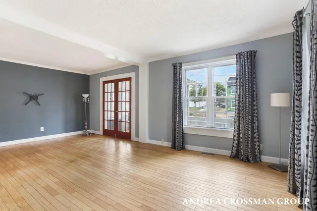 $379,000 | 523 Fulton Street, Grand Haven, MI 49417