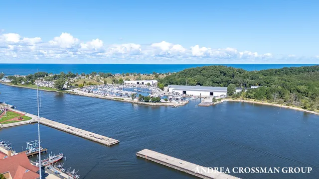 $379,000 | 523 Fulton Street, Grand Haven, MI 49417