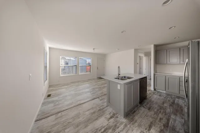 $170,950 | 317 Moffat Boulevard, Unit 21, Manteca, CA 95336