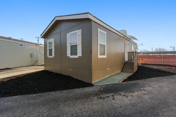 $154,950 | 317 Moffat Boulevard, Unit 21, Manteca, CA 95336