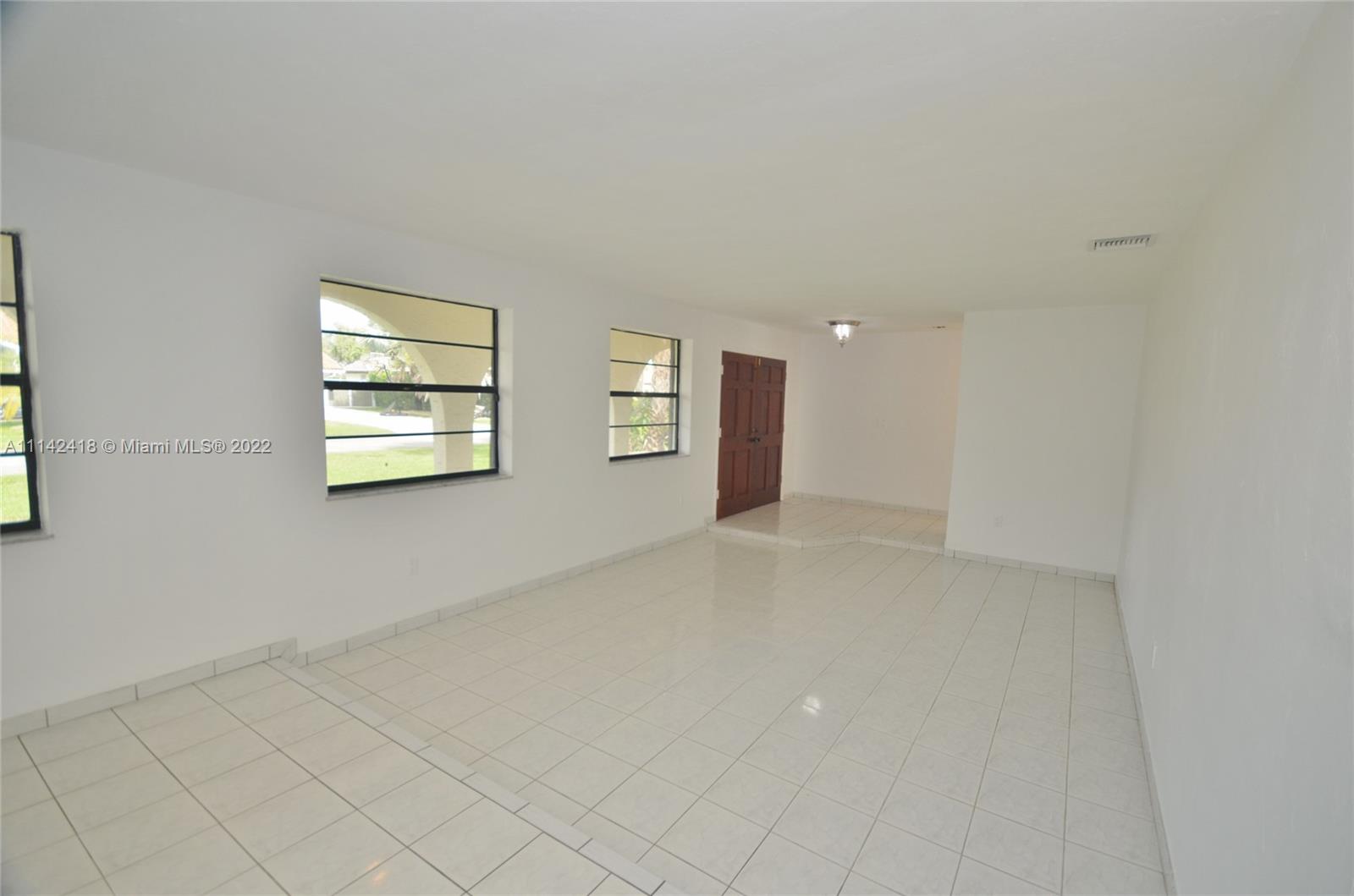 6760 Royal Melbourne Drive Hialeah, FL 33015 - Photo 5 of 36