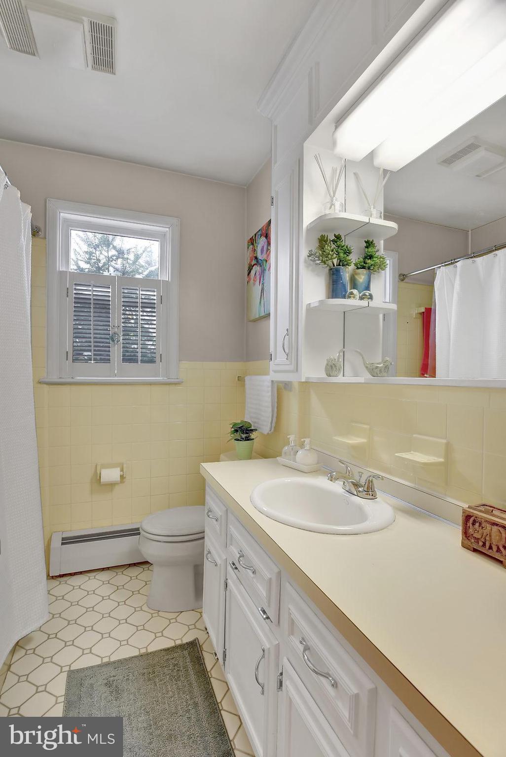 3600 Ridgeway Road Harrisburg, PA 17109 - Photo 14 of 25 Bathroom