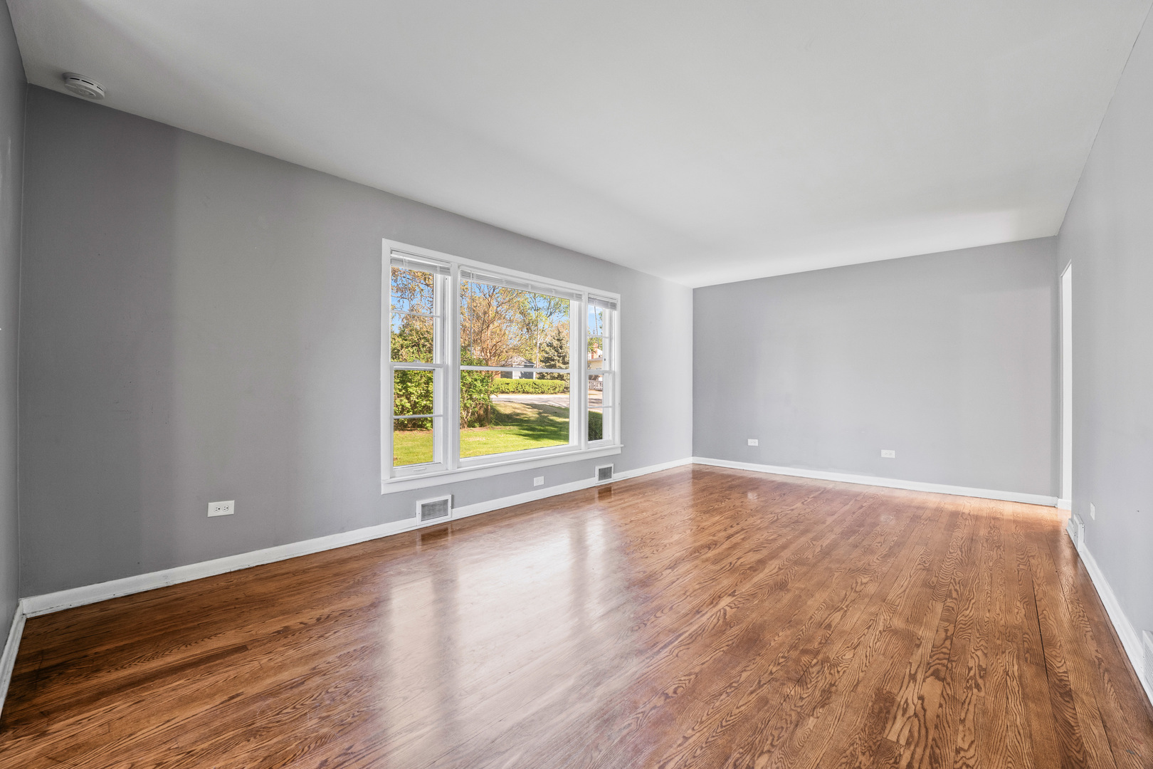200 South Roselle Road Roselle, IL 60172 - Photo 2 of 17