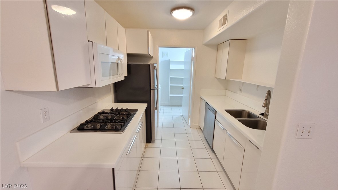 7885 West Flamingo Road, Unit 1112 Las Vegas, NV 89147 - Photo 6 of 13 Gallery Image 6