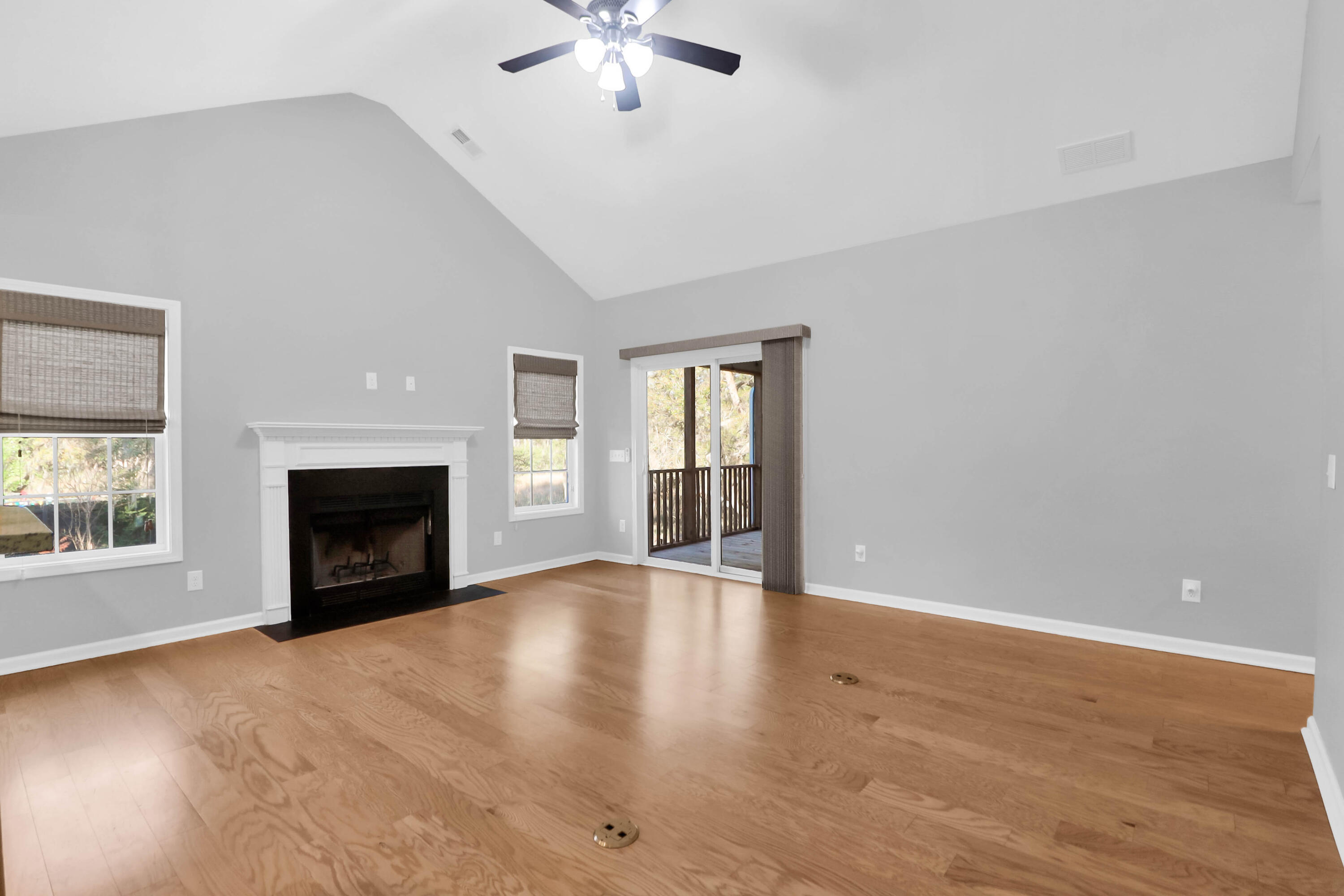 1810 Laura Creek Road Charleston, SC 29412 - Photo 4 of 31 Living Room