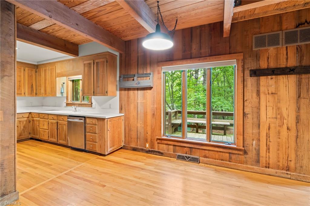 1715 Harper Road Asheboro, NC 27205 - Photo 15 of 48 Breakfast area