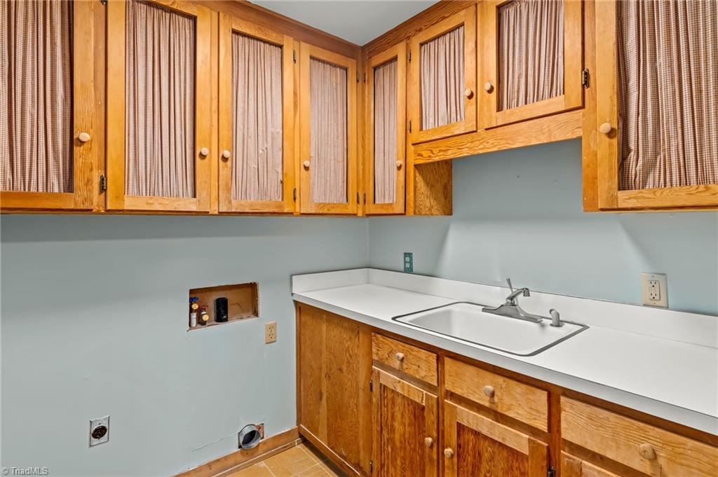 1715 Harper Road Asheboro, NC 27205 - Photo 21 of 48 Laundry