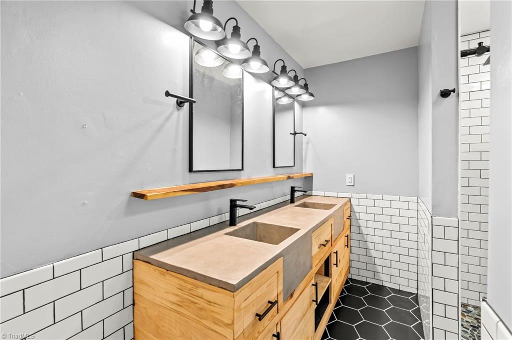 1715 Harper Road Asheboro, NC 27205 - Photo 27 of 48 Primary bath