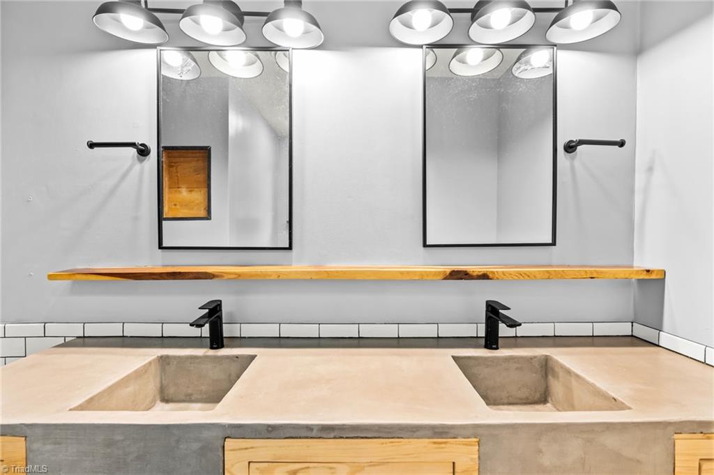 1715 Harper Road Asheboro, NC 27205 - Photo 29 of 48 Primary bath