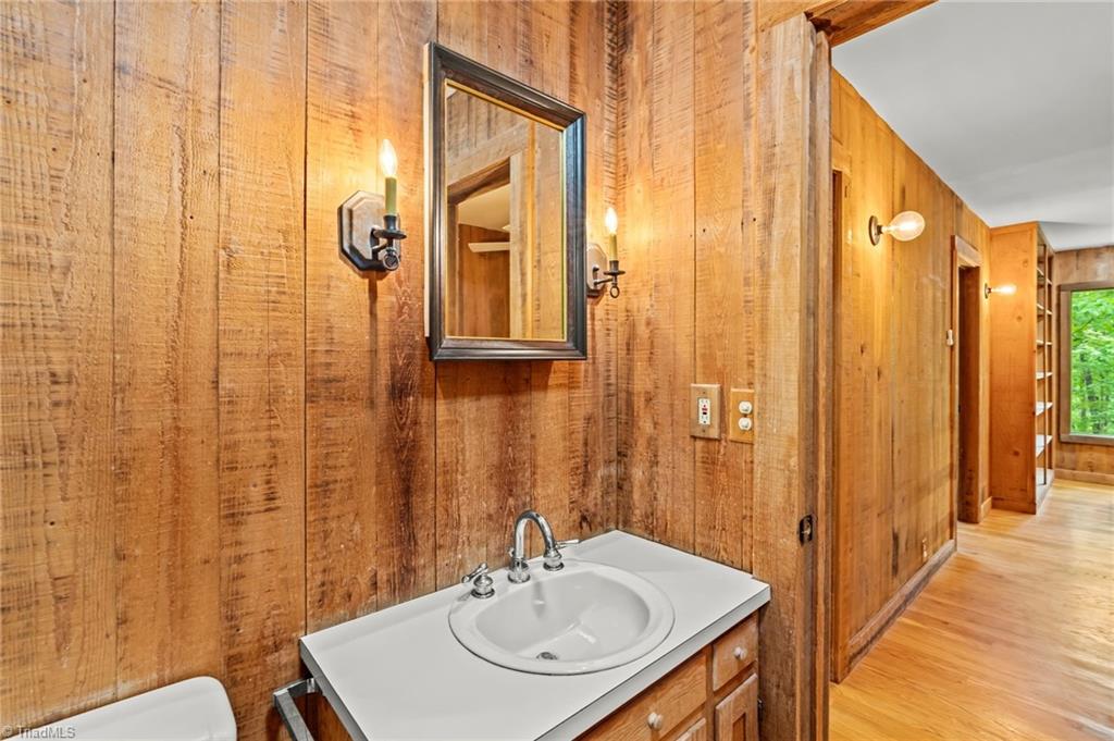 1715 Harper Road Asheboro, NC 27205 - Photo 34 of 48 2nd floor hall bath