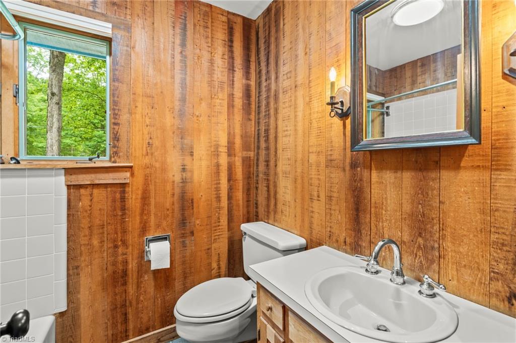 1715 Harper Road Asheboro, NC 27205 - Photo 36 of 48 2nd floor hall bath