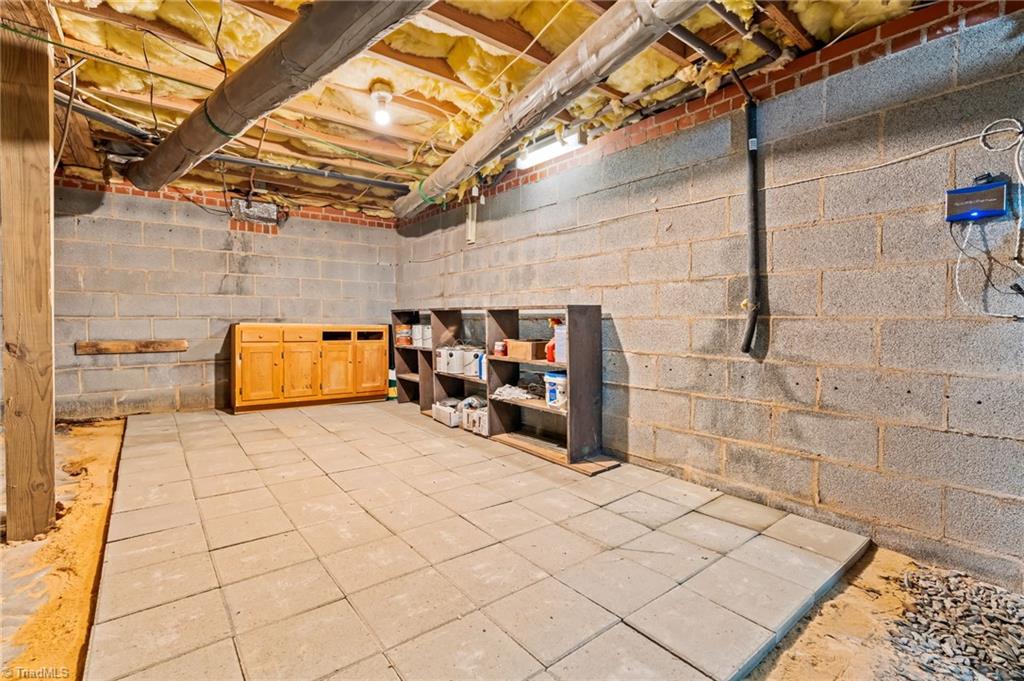 1715 Harper Road Asheboro, NC 27205 - Photo 45 of 48 Crawlspace workshop area